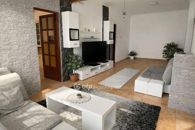 Eladó családi ház, Verpeléten 32 M Ft, 3 szobás