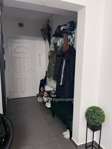 Eladó panellakás, Pápán 43.99 M Ft, 1+3 szobás