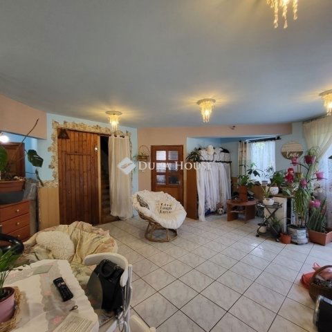 Eladó ikerház, Szegeden 51 M Ft, 4 szobás / költözzbe.hu