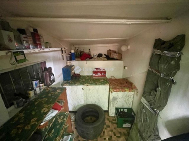 Eladó nyaraló, Szabadbattyánban 14.9 M Ft, 2 szobás