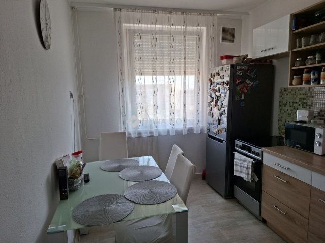 Eladó panellakás, Nyíregyházán, Fazekas János téren 50.99 M Ft