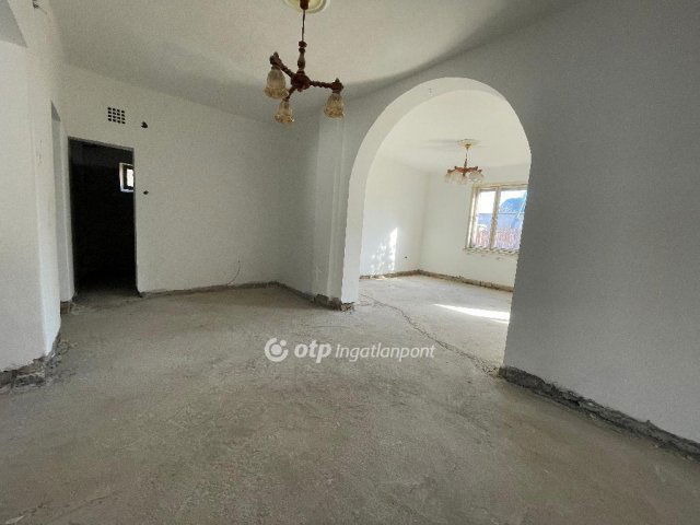Eladó családi ház, Budapesten, III. kerületben 90.6 M Ft