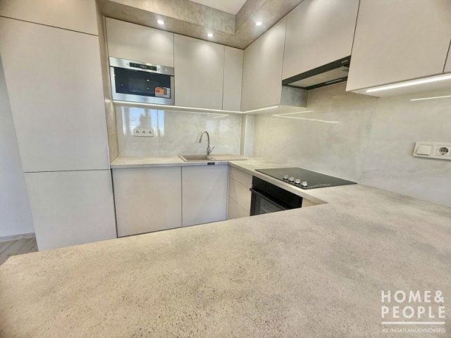 Eladó téglalakás, Szegeden 45.9 M Ft, 2 szobás