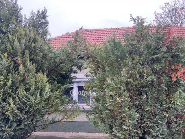 Eladó családi ház, Fegyverneken 20.9 M Ft, 3 szobás