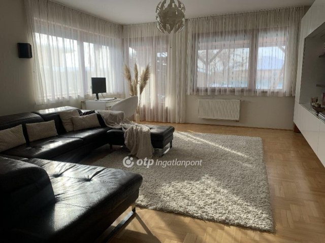 Eladó családi ház, Délegyházán 157 M Ft, 3+1 szobás