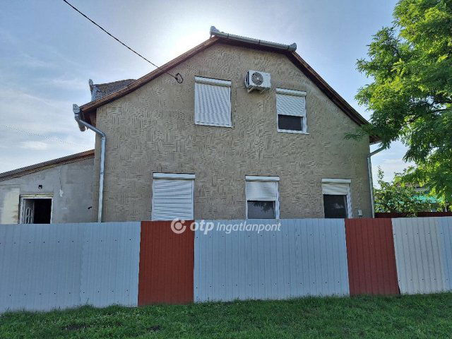 Eladó családi ház, Kunmadarason 21 M Ft, 4 szobás