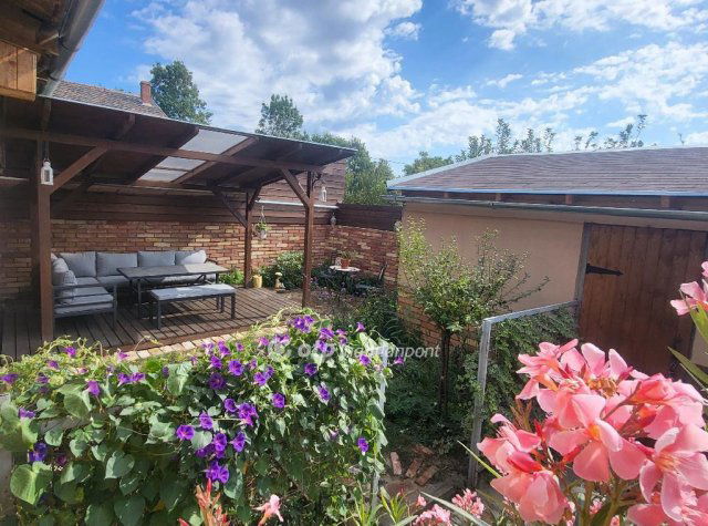 Eladó családi ház, Vecsésen 88 M Ft, 3 szobás