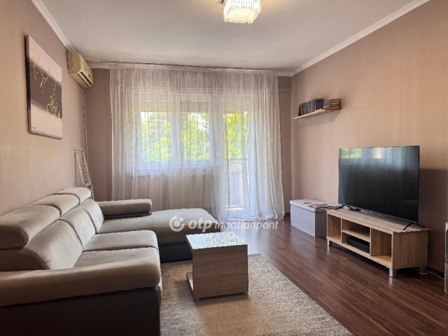 Eladó téglalakás, Mosonmagyaróváron 52.9 M Ft, 2 szobás
