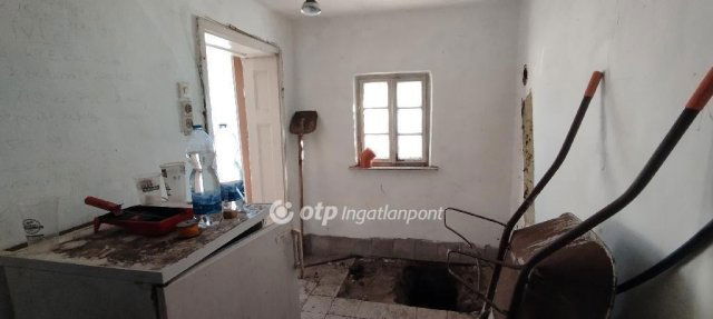 Eladó családi ház, Jászberényben 18.5 M Ft, 2 szobás