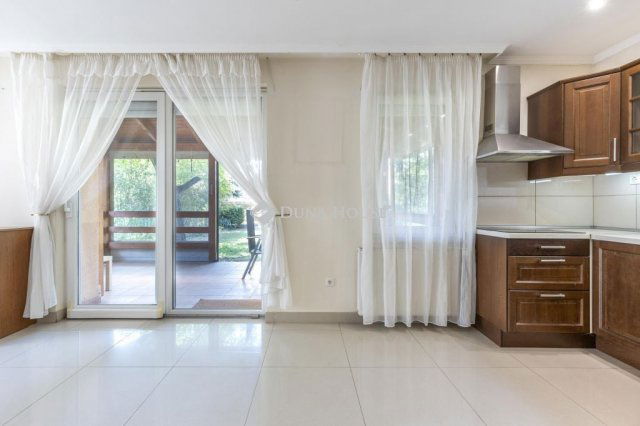 Eladó családi ház, Budapesten, XVI. kerületben, Budapesti úton