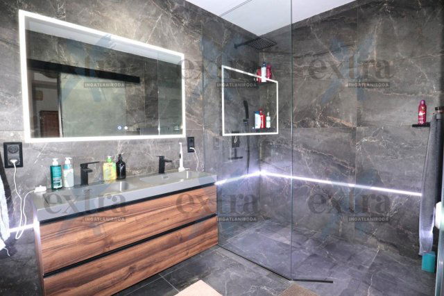 Eladó téglalakás, Szegeden 92 M Ft, 2 szobás