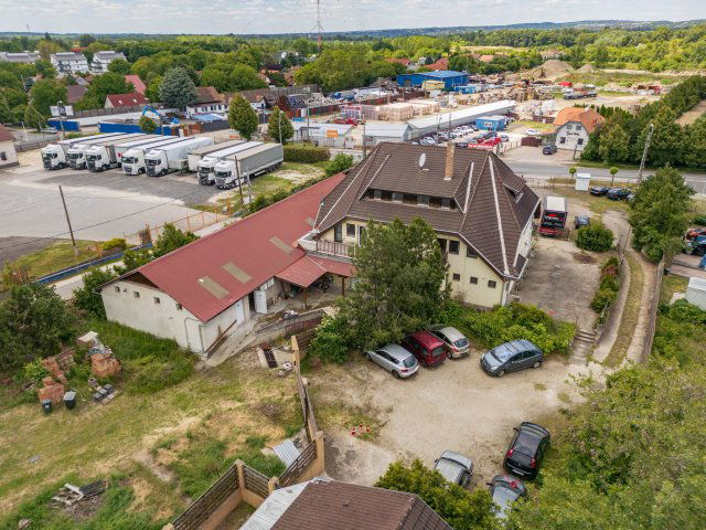 Eladó üzlethelyiség, Szigetszentmiklóson 335 M Ft, 19 szobás