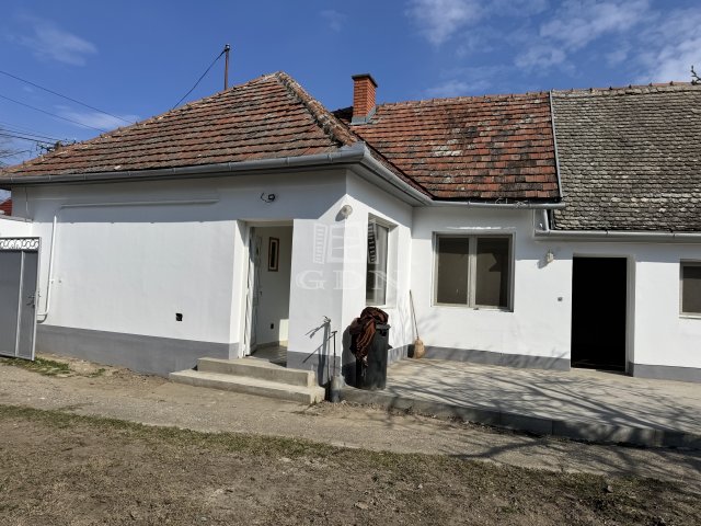 Eladó családi ház, Baján 47 M Ft, 3 szobás