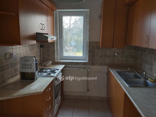 Eladó családi ház, Budapesten, XV. kerületben 55 M Ft