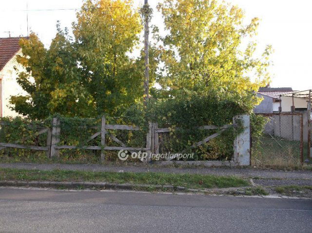 Eladó családi ház, Gyöngyösön 14 M Ft, 1 szobás