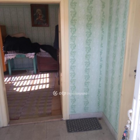 Eladó családi ház, Cereden 12 M Ft, 4 szobás