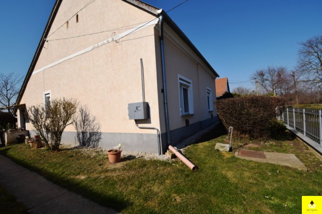 Eladó családi ház, Lócson 45 M Ft, 2 szobás