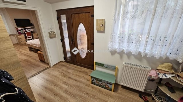 Eladó családi ház, Várpalotán 76 M Ft, 3 szobás