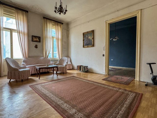 Eladó téglalakás, Budapesten, VI. kerületben, Paulay Ede utcában