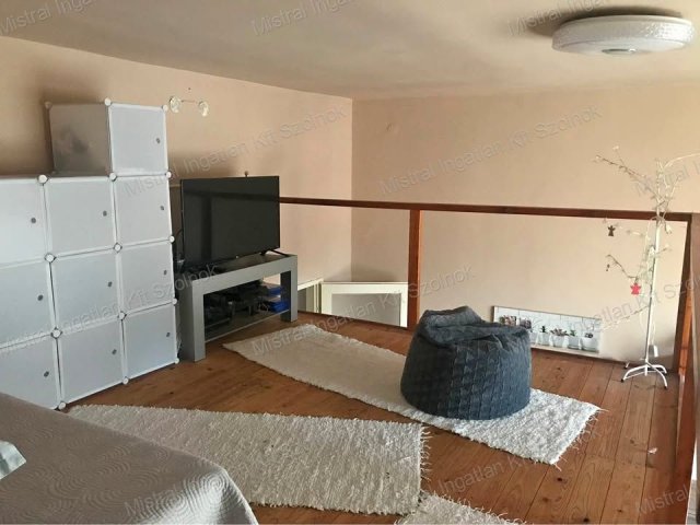 Eladó téglalakás, Szolnokon 32.8 M Ft, 1 szobás