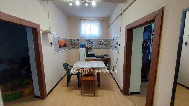 Eladó családi ház, Karcagon 20 M Ft, 2 szobás