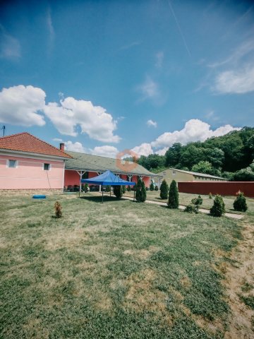 Eladó családi ház, Komlón 90 M Ft, 5 szobás