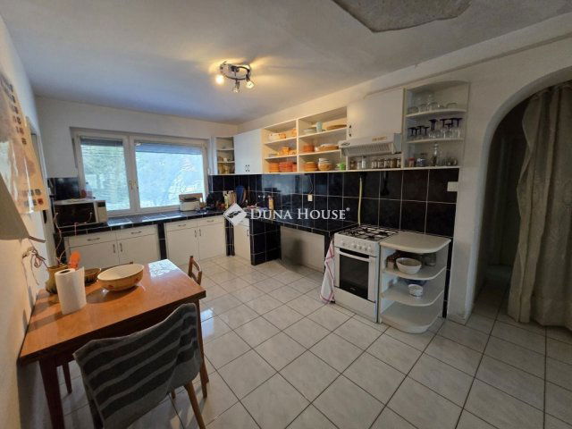 Eladó családi ház, Alsóörsön, Barátság utcában 159 M Ft