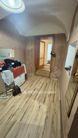 Eladó téglalakás, Pápán 19.9 M Ft, 2+1 szobás