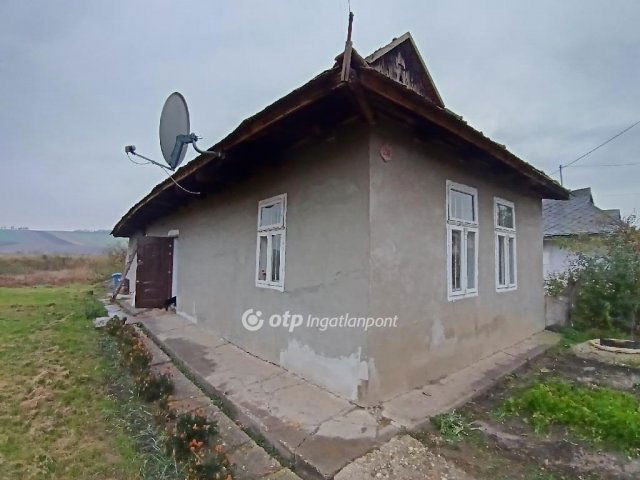 Eladó családi ház, Homrogdon 5.5 M Ft, 2 szobás