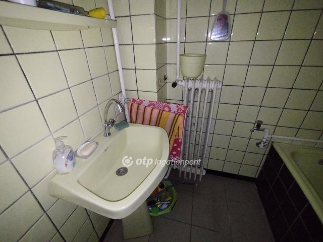 Eladó családi ház, Pécsett 54 M Ft, 2+1 szobás