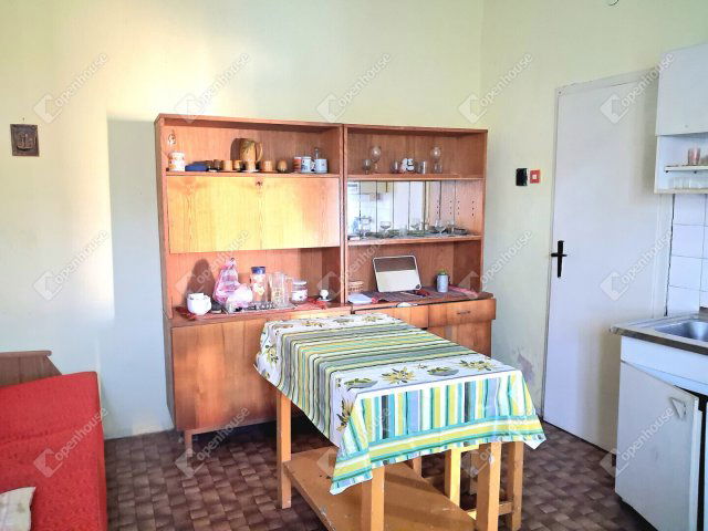 Eladó téglalakás, Komáromban 22 M Ft, 1 szobás