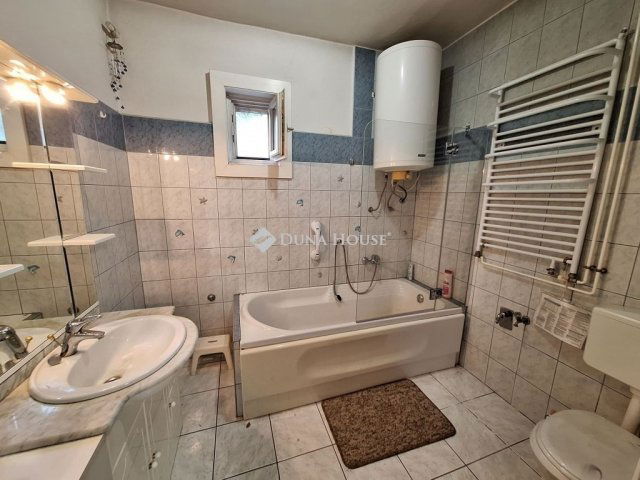 Eladó családi ház, Szigetszentmiklóson 79.9 M Ft, 3 szobás