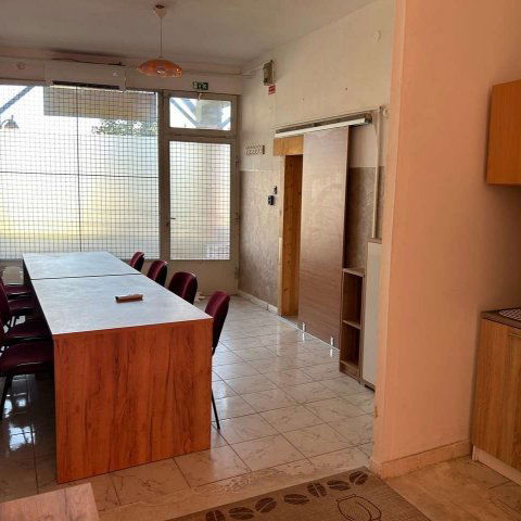 Eladó üzlethelyiség, Nyíregyházán, Petőfi téren 9.8 M Ft