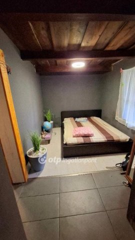 Eladó családi ház, Velencén 45.9 M Ft, 2 szobás