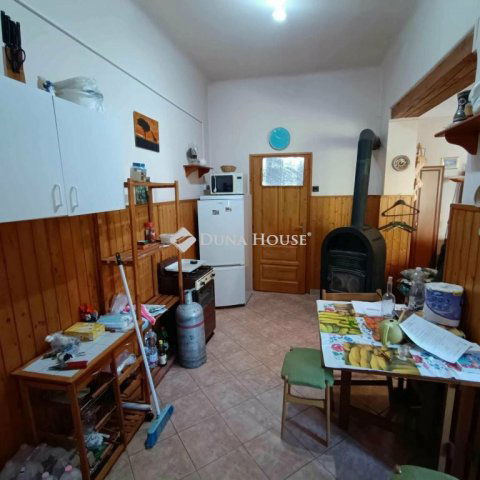 Eladó téglalakás, Kecskeméten 27 M Ft, 1 szobás