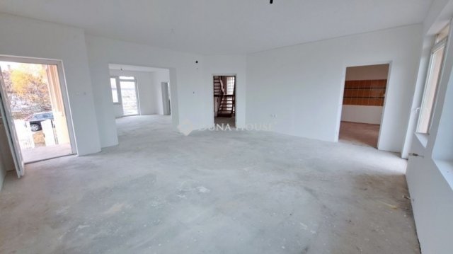 Eladó családi ház, Turán 89 M Ft, 7 szobás