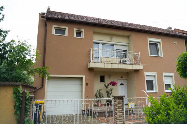 Eladó családi ház, Békéscsabán 92 M Ft, 5 szobás