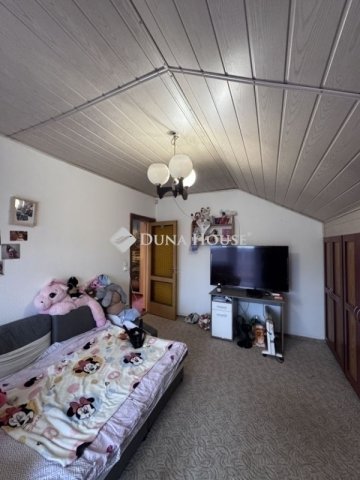 Eladó családi ház, Vecsésen 139.99 M Ft, 5 szobás