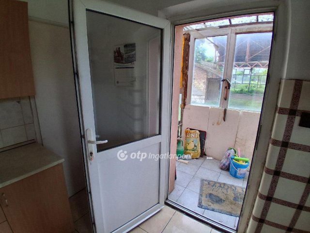 Eladó családi ház, Ácson 52 M Ft, 4 szobás