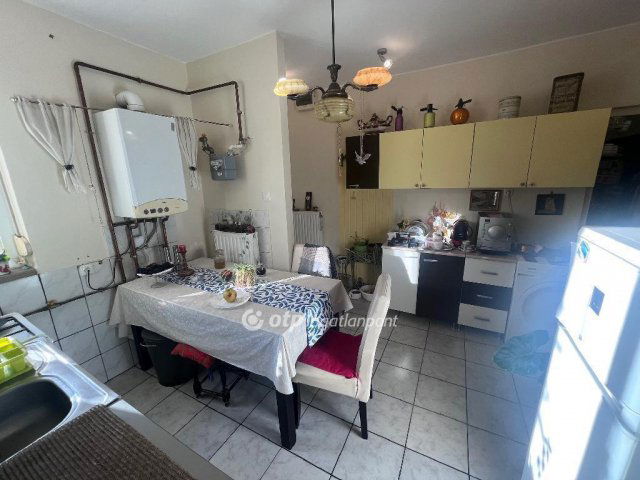 Eladó téglalakás, Szegeden 97.9 M Ft, 3 szobás