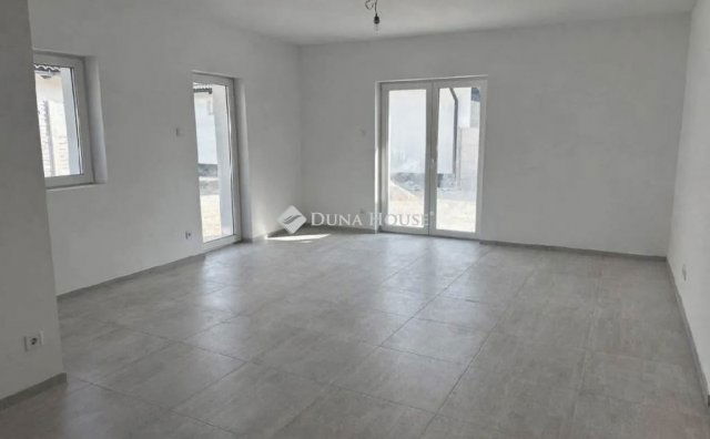 Eladó ikerház, Bicskén, Jakab utcában 89.9 M Ft, 4 szobás