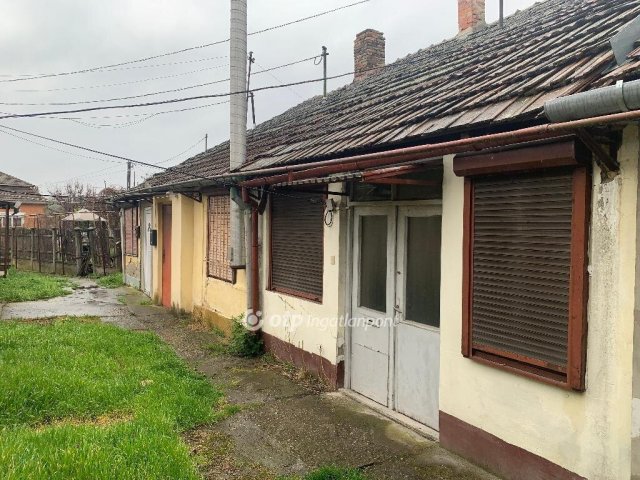 Eladó téglalakás, Újszászon 5.9 M Ft, 1+1 szobás