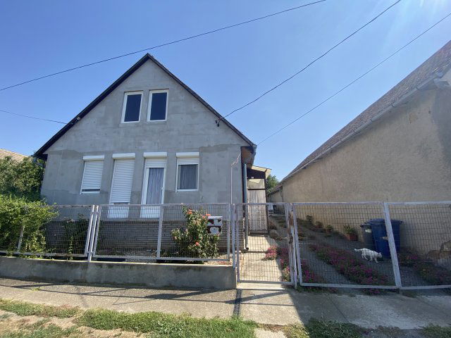 Eladó családi ház, Szűrön 32.9 M Ft, 3 szobás