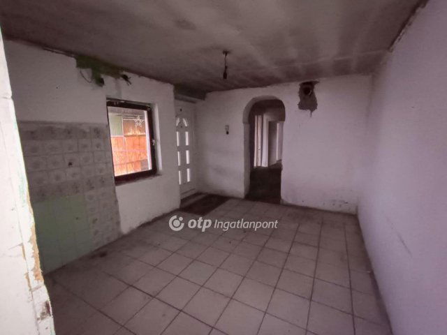 Eladó családi ház, Szentlőrinckátán 7.5 M Ft, 1+2 szobás