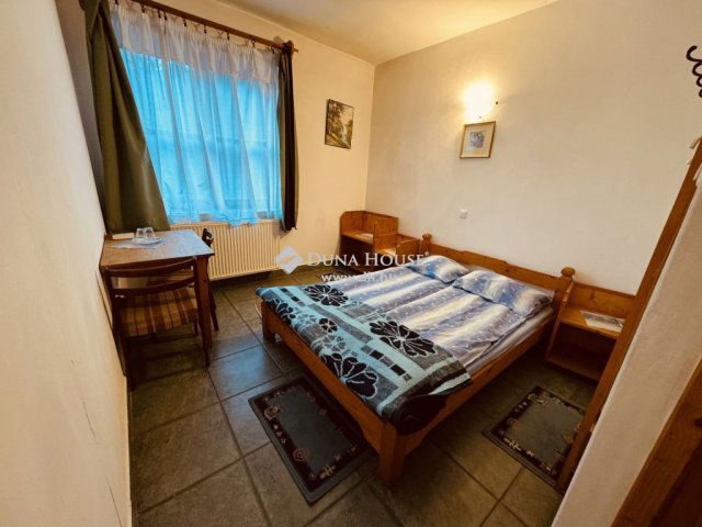 Eladó családi ház, Pilisszentlászlón 225 M Ft, 3+3 szobás