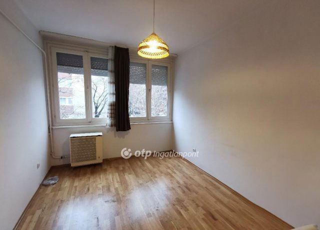 Eladó téglalakás, Cegléden 52 M Ft, 2+1 szobás