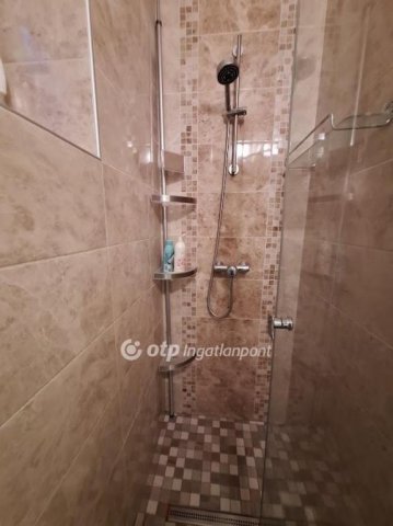 Eladó nyaraló, Balatonalmádiban 95 M Ft, 3 szobás