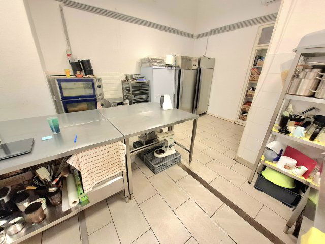 Eladó üzlethelyiség, VI. kerületben, Dessewffy utcában