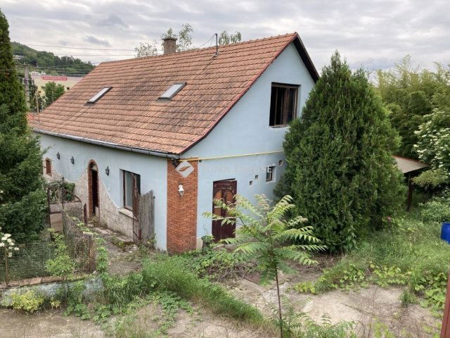 Eladó családi ház, Esztergomban 99.9 M Ft, 2 szobás