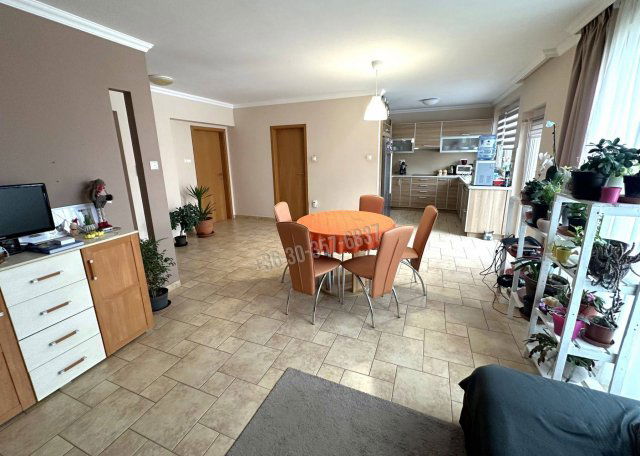 Eladó családi ház, Szegeden 155 M Ft, 4 szobás